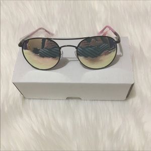 🌸 NWOT Stunning Betsey Johnson Sunglasses 🌸